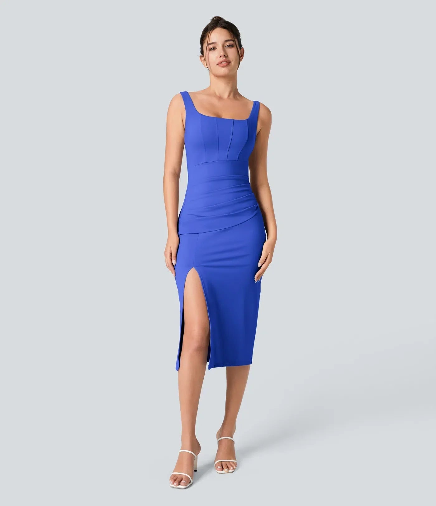 Abito midi casual aderente alla figura con spacco, corsetto senza schienale con scollatura quadrata e ruches